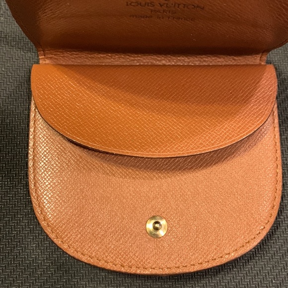 Louis Vuitton Coin Purse - Picture 10 of 16